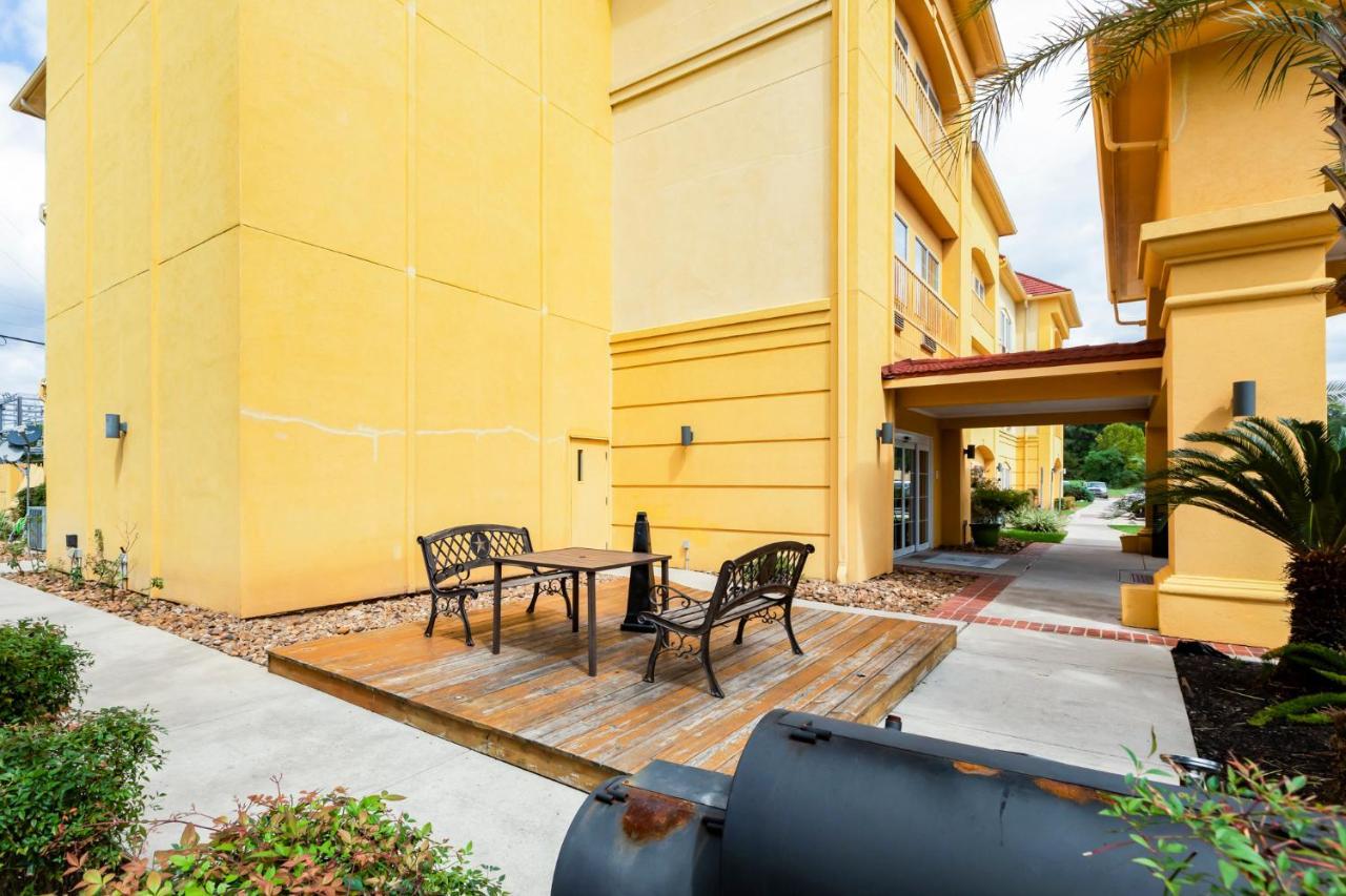 La Quinta By Wyndham Livingston Hotel Екстериор снимка
