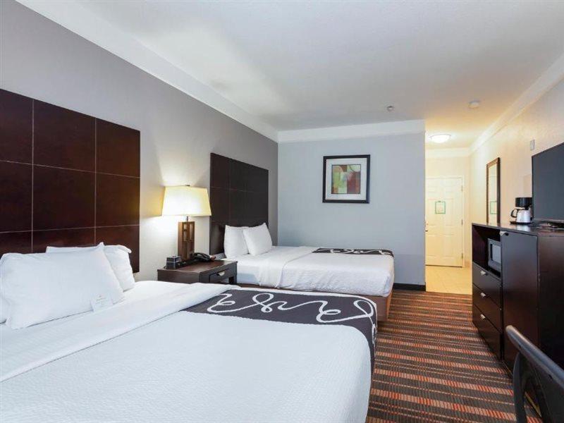 La Quinta By Wyndham Livingston Hotel Екстериор снимка