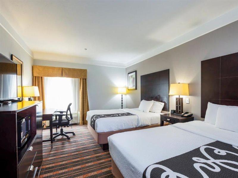 La Quinta By Wyndham Livingston Hotel Екстериор снимка
