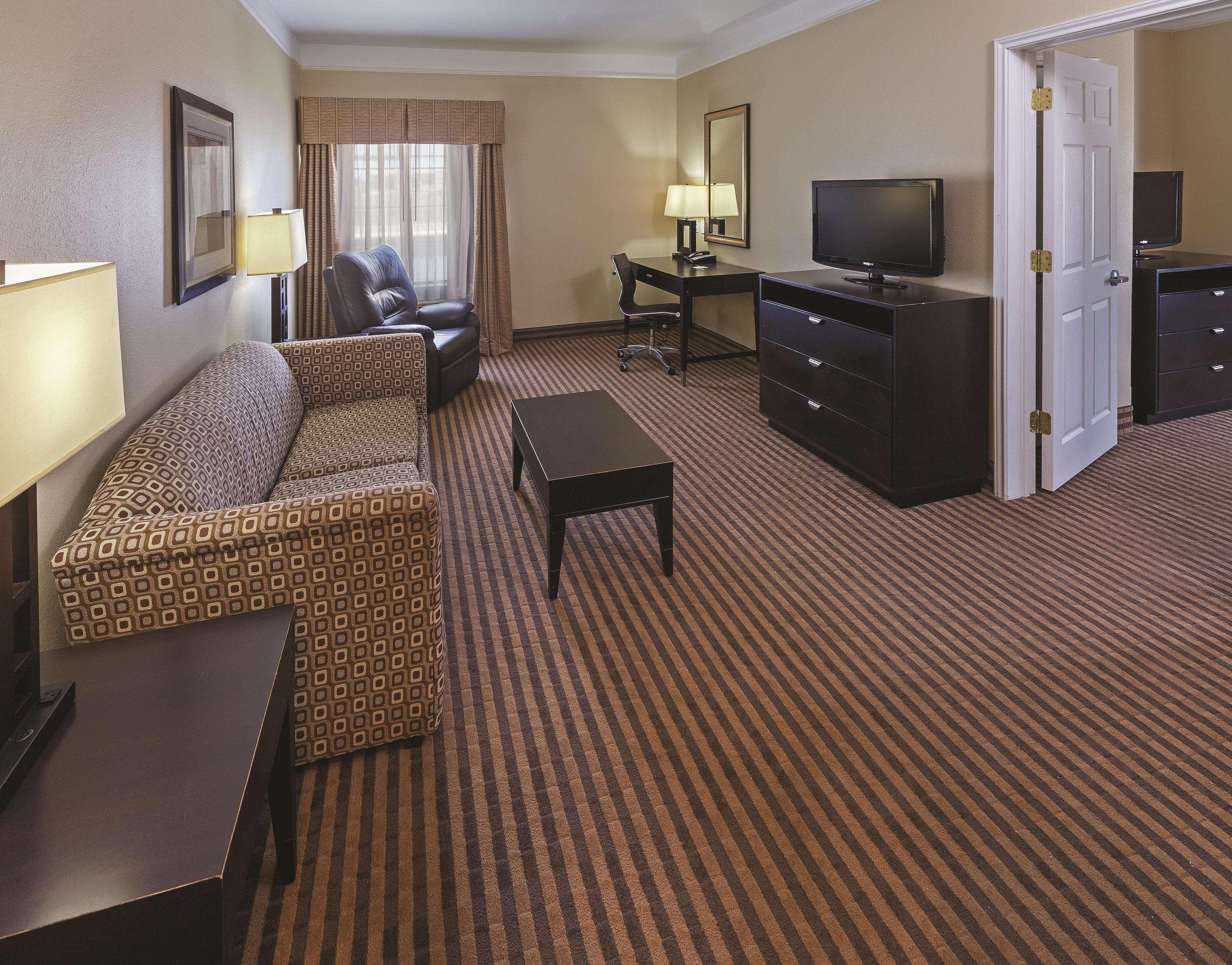 La Quinta By Wyndham Livingston Hotel Екстериор снимка