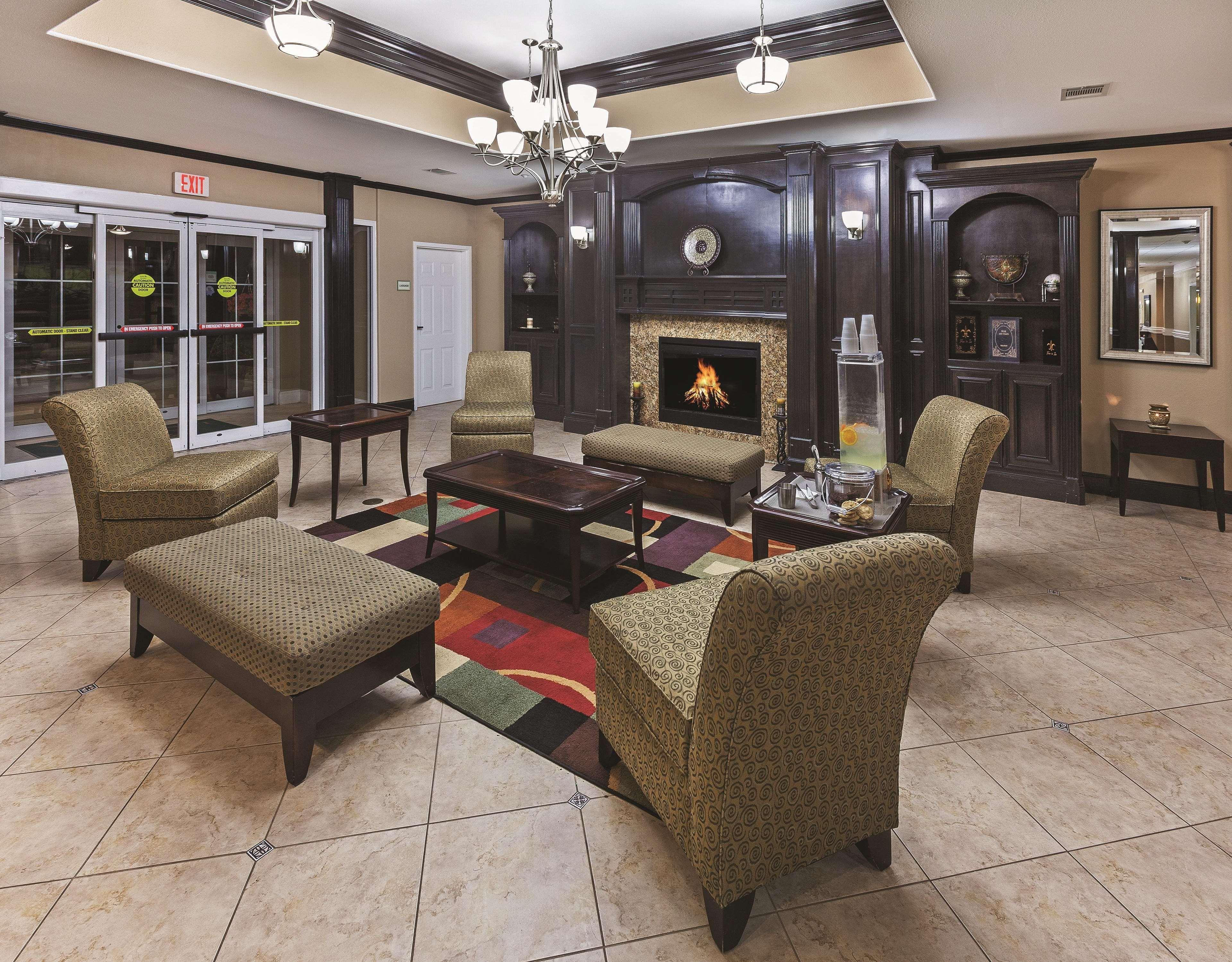 La Quinta By Wyndham Livingston Hotel Екстериор снимка