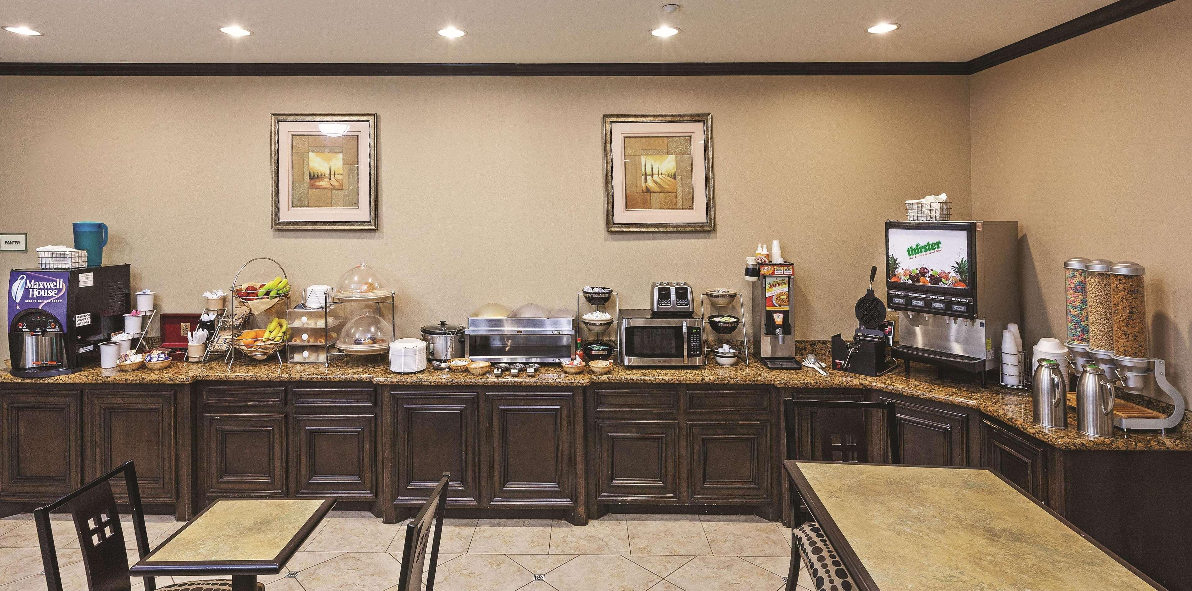 La Quinta By Wyndham Livingston Hotel Екстериор снимка