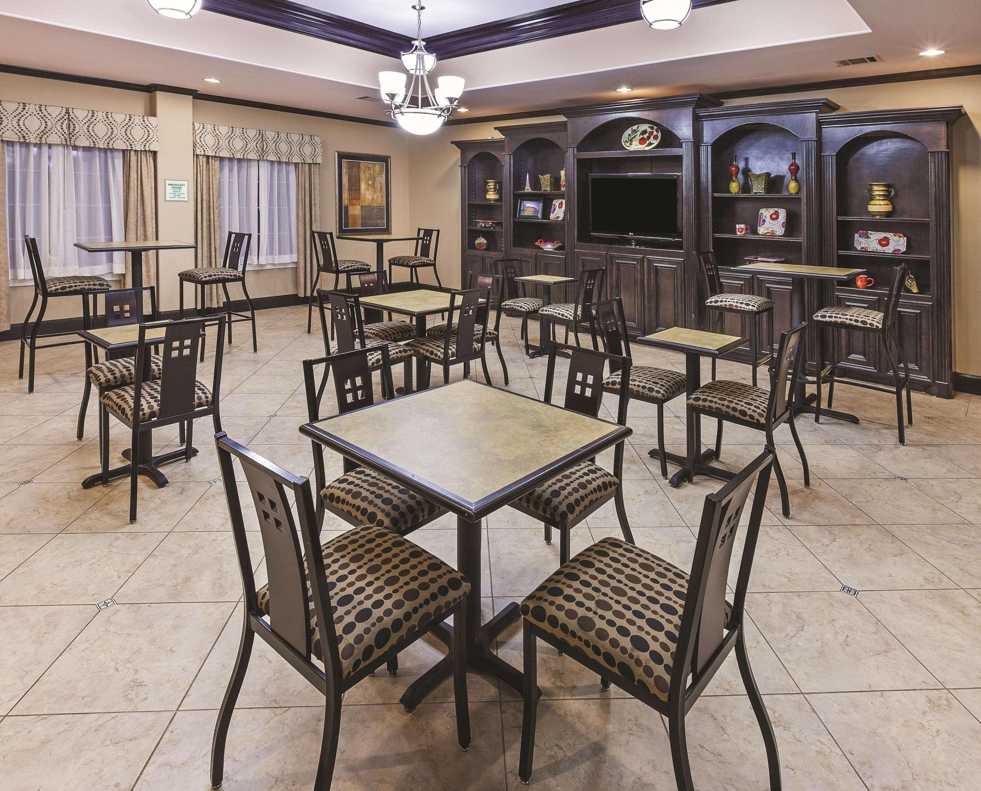La Quinta By Wyndham Livingston Hotel Екстериор снимка