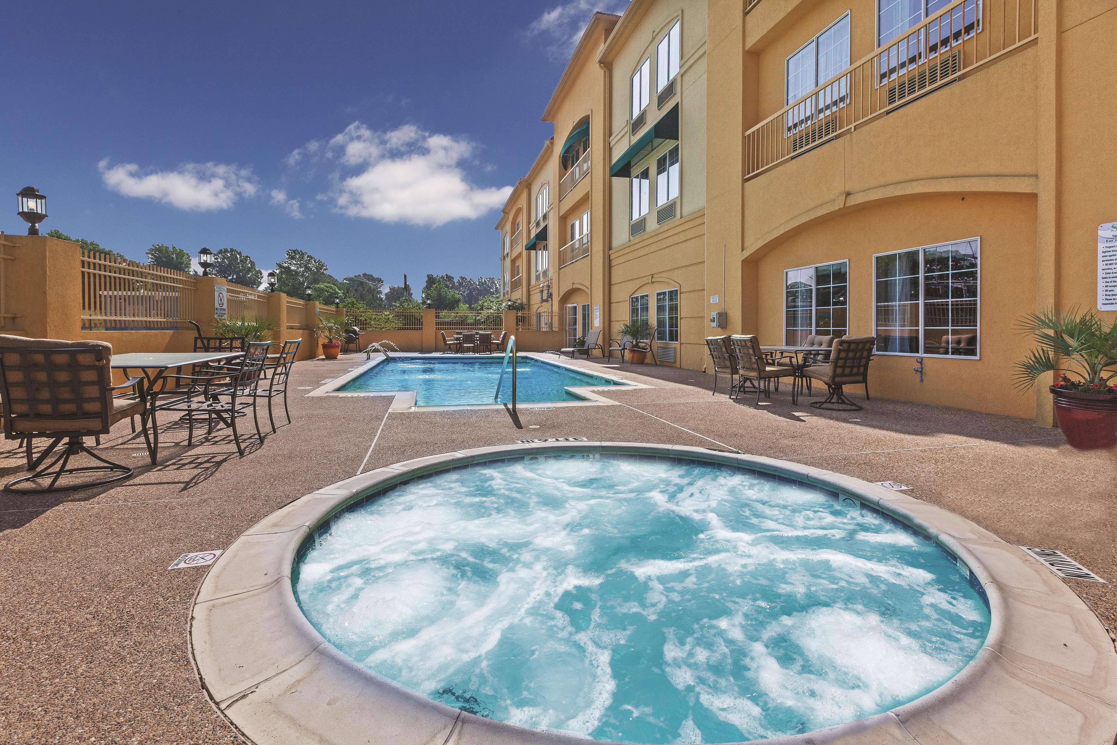 La Quinta By Wyndham Livingston Hotel Екстериор снимка